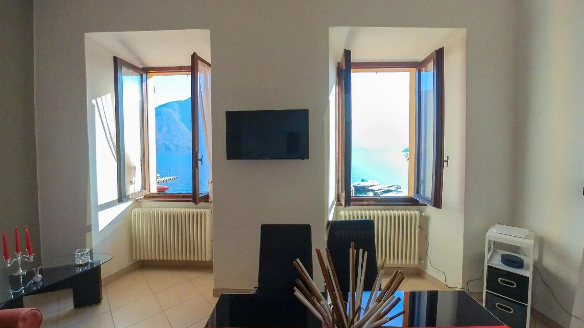 Rita'S Window: Lake Front Apartment With Lake View Mezzegra 0*,