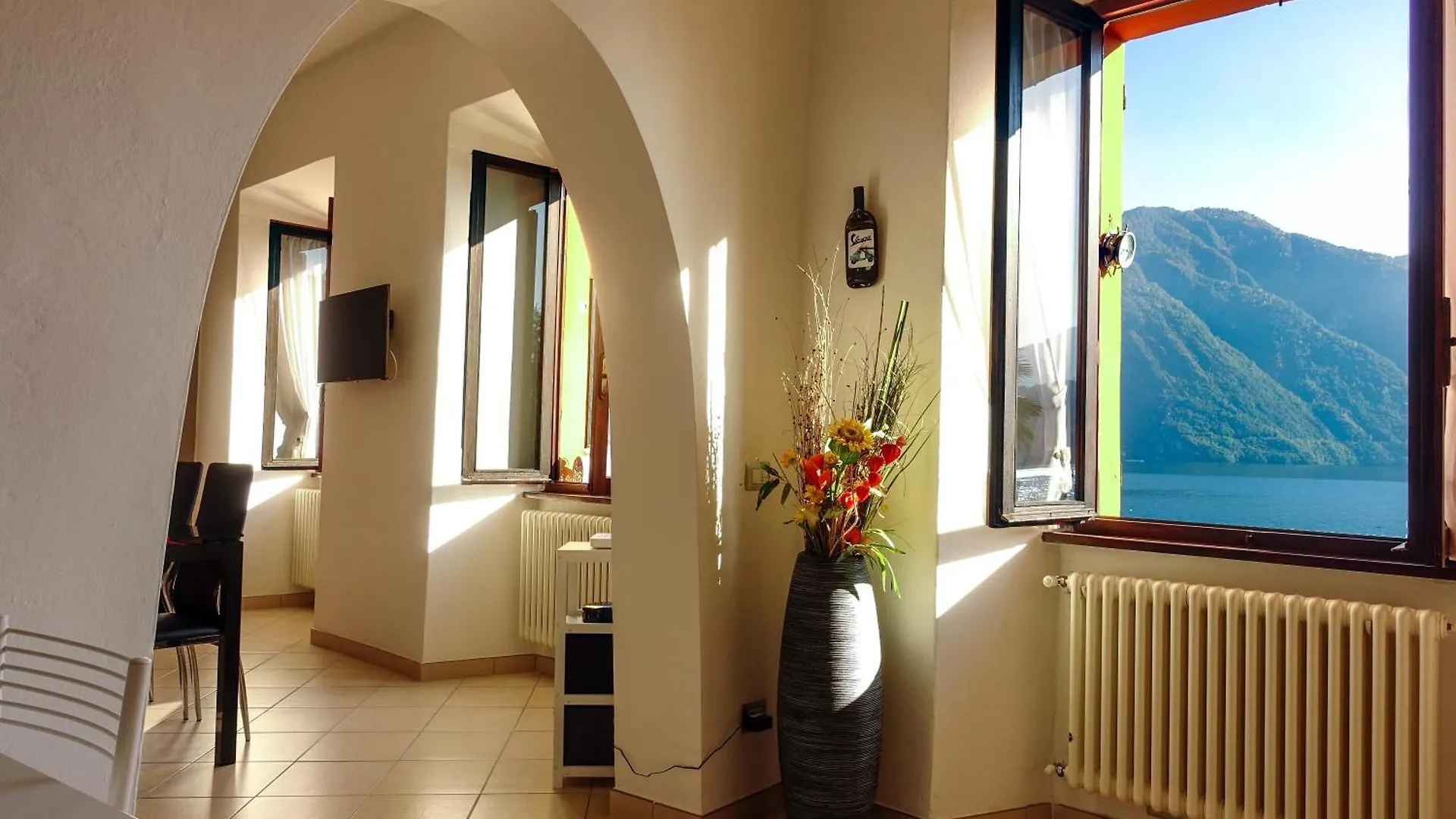 Rita'S Window: Lake Front Apartment With Lake View Mezzegra